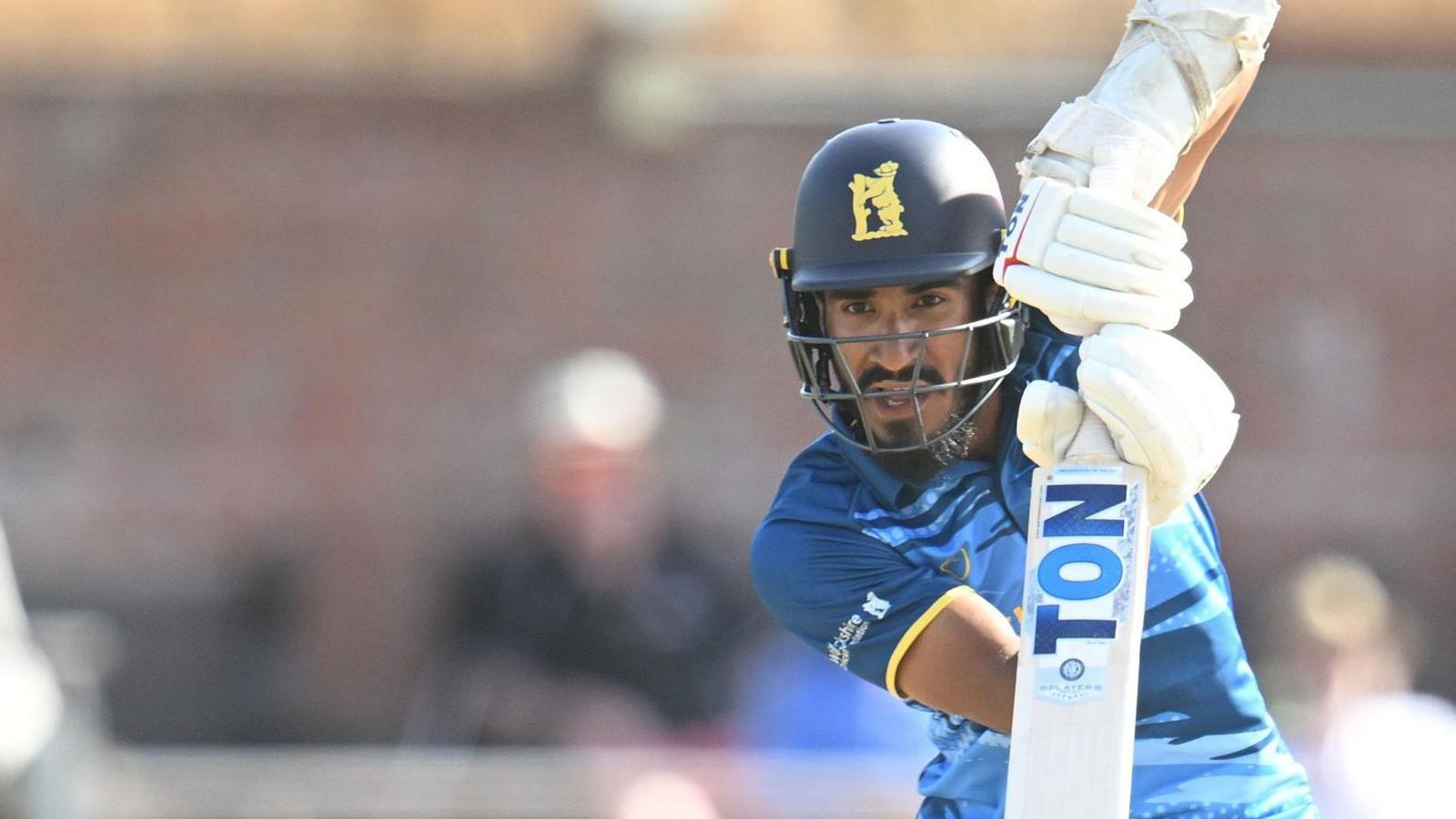 Hamza Shaikh plays a shot for Warwickshire