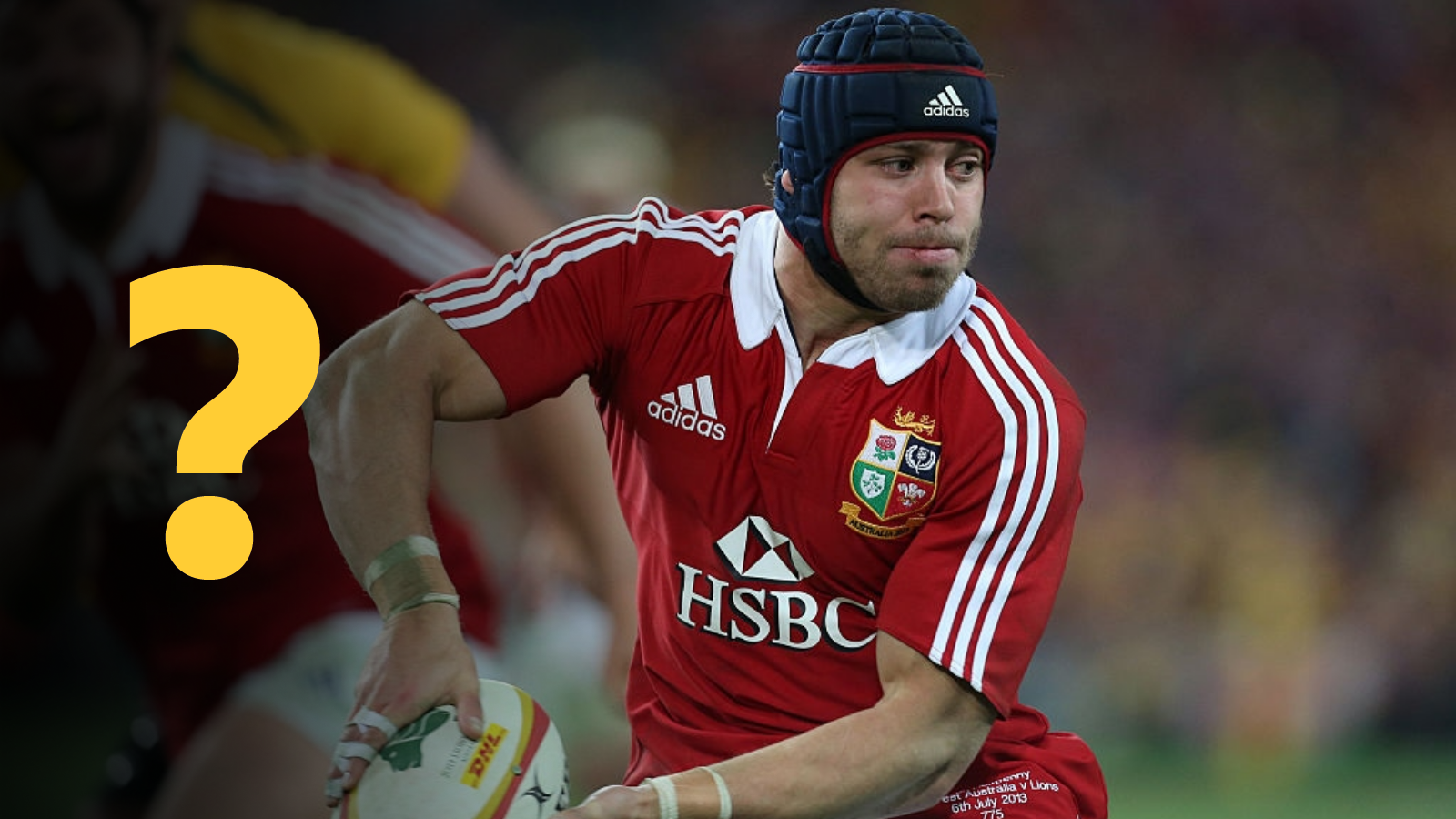 Leigh Halfpenny passes the ball