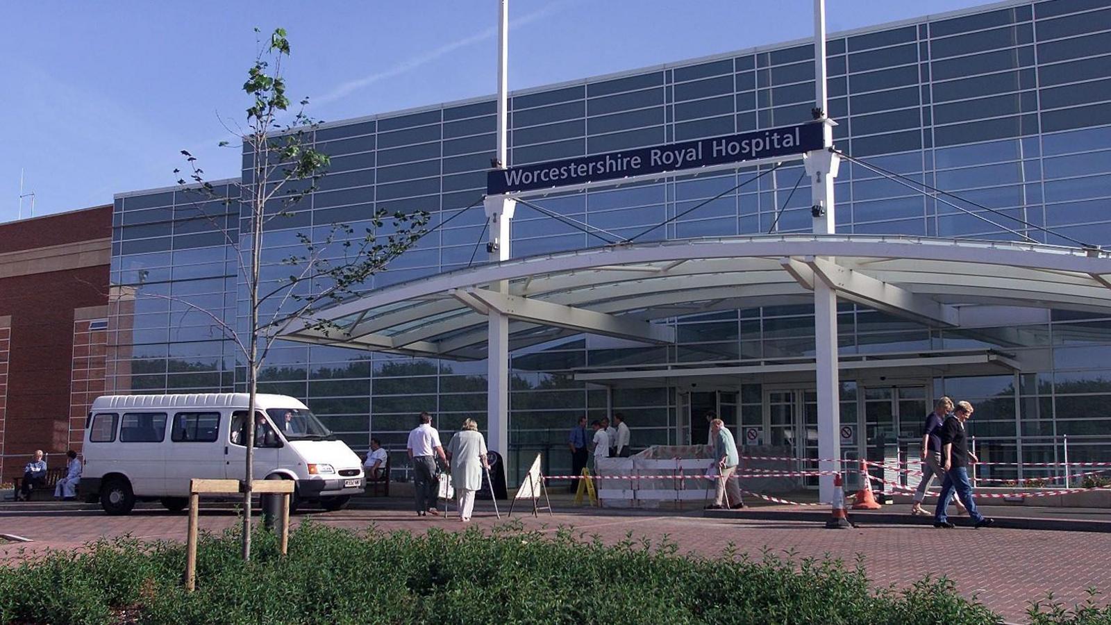 Entrance to Worcestershire Royal hospital