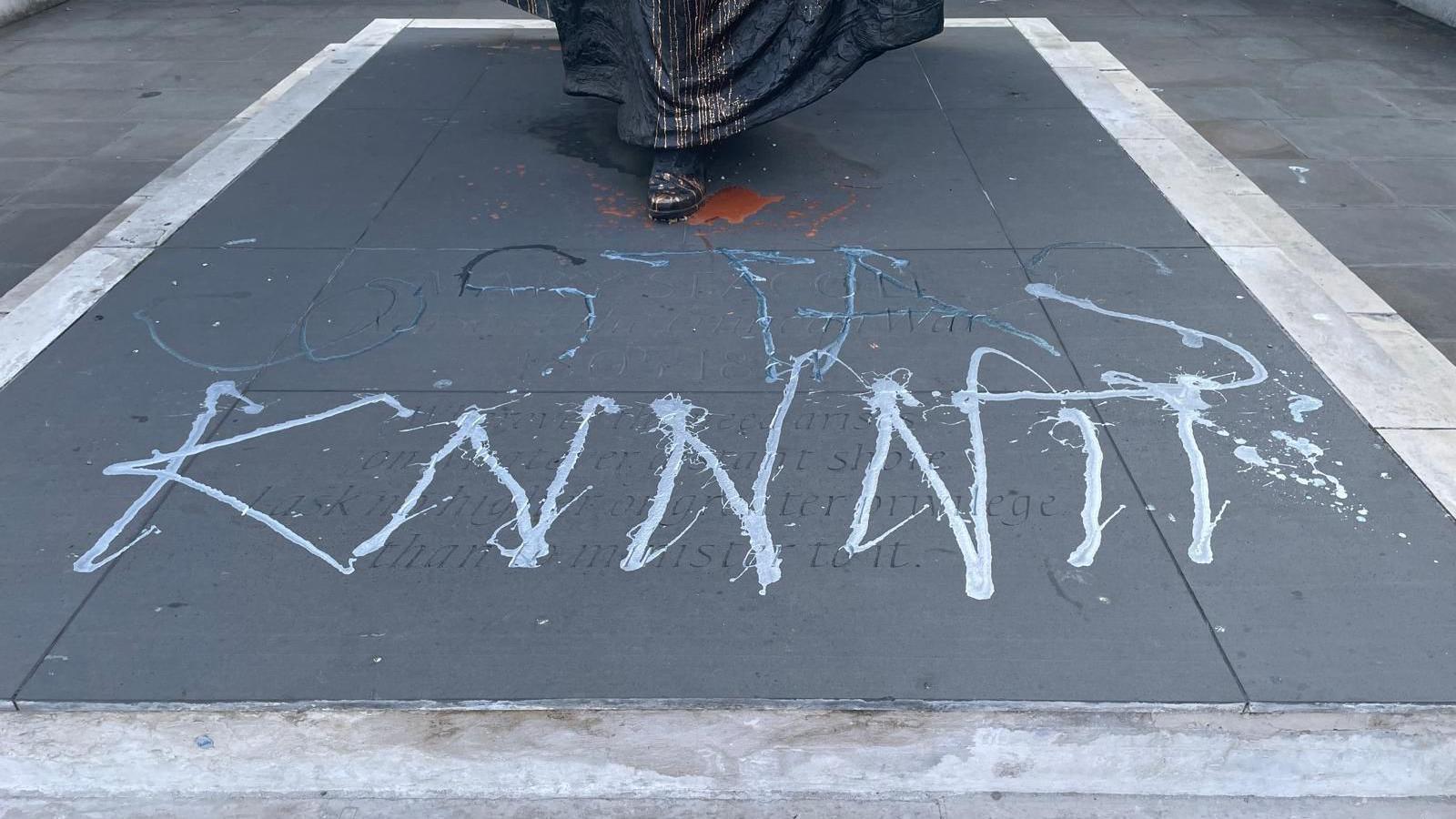 White painted letters on the plinth of the statue