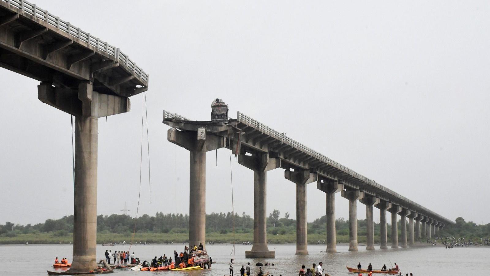 Rescuers search for survivors after a bridge collapsed in Vadodara in the western state of Gujarat, India, July 9, 2025. REUTERS/Stringer