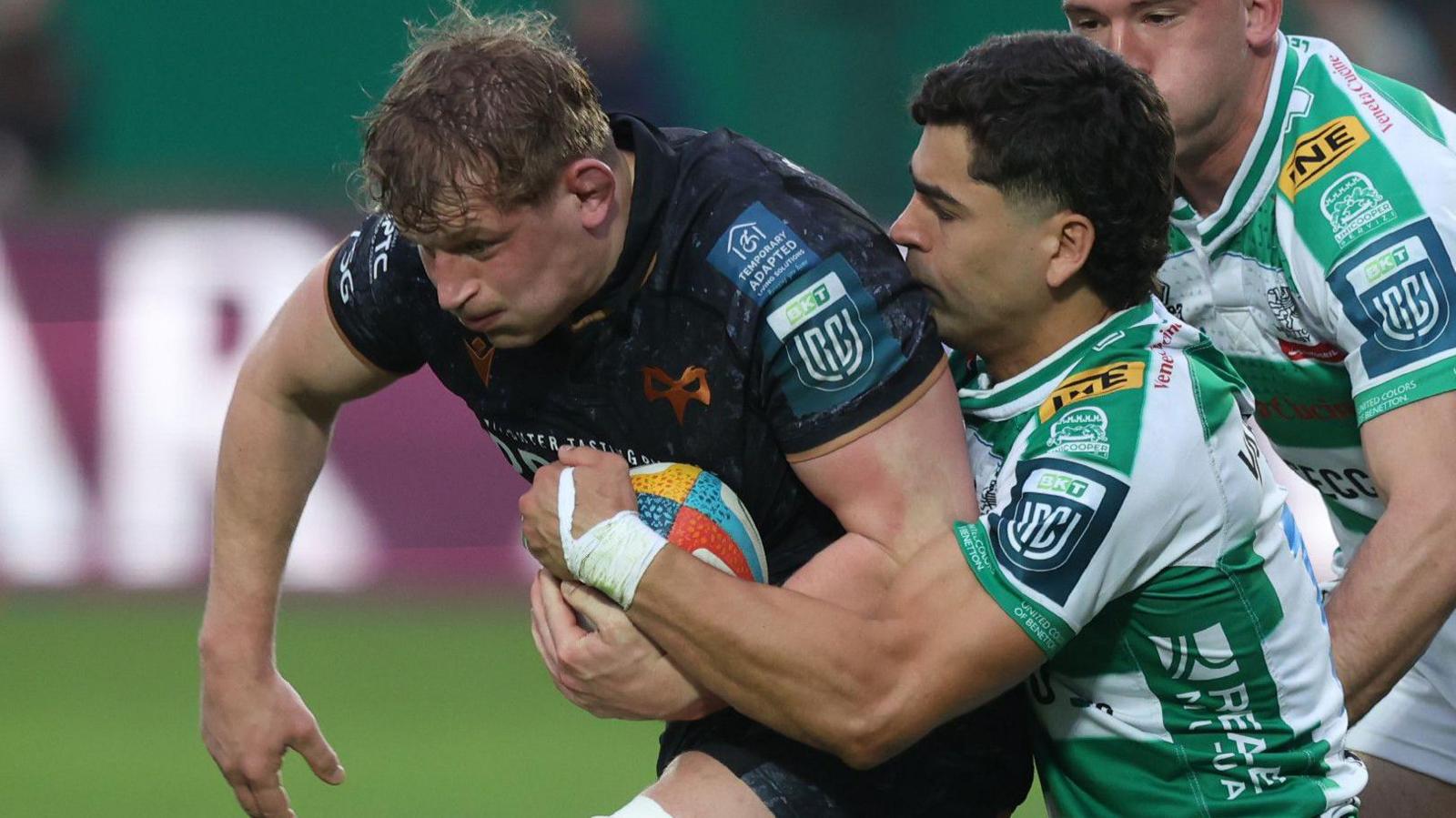 Jac Morgan carries the ball for Ospreys at Benetton