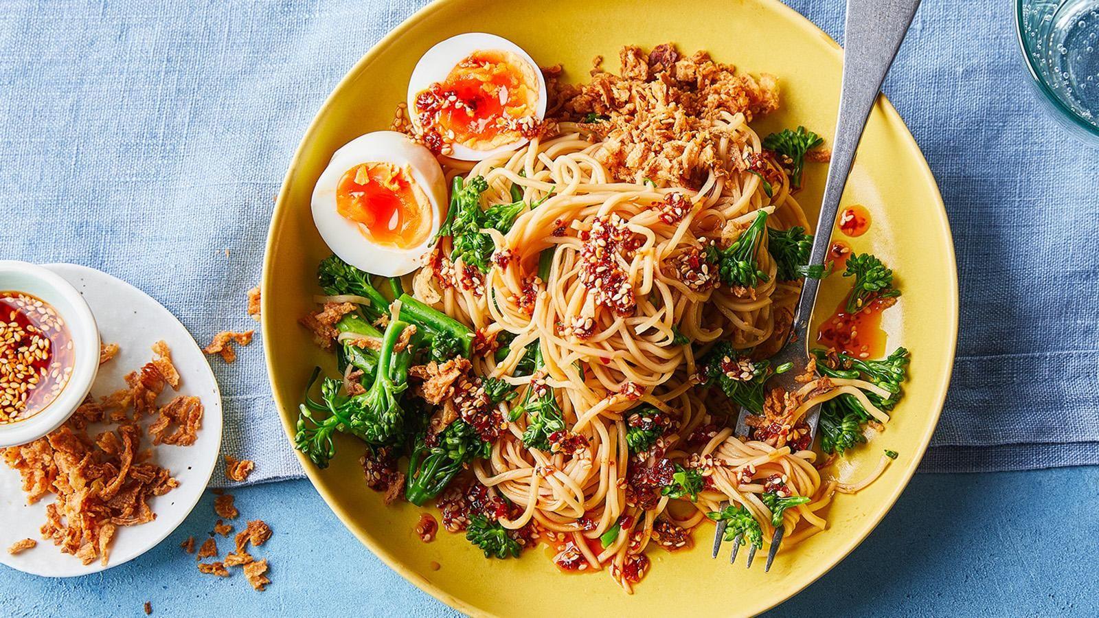 Ramen noodles with egg, broccoli and chilli oil