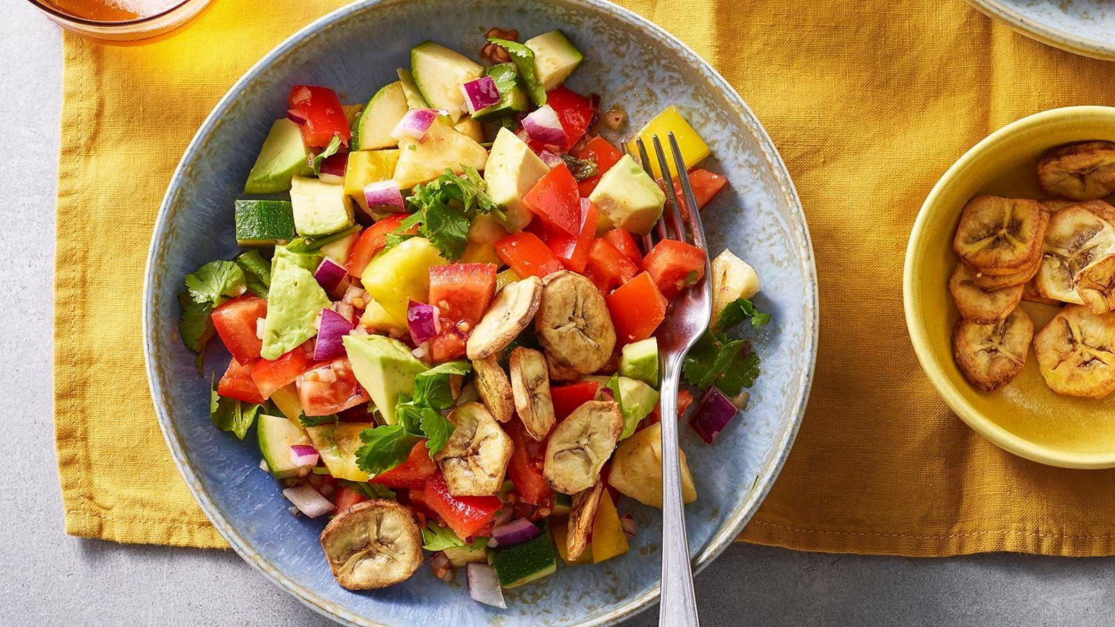 Rainbow salad with plantain chips