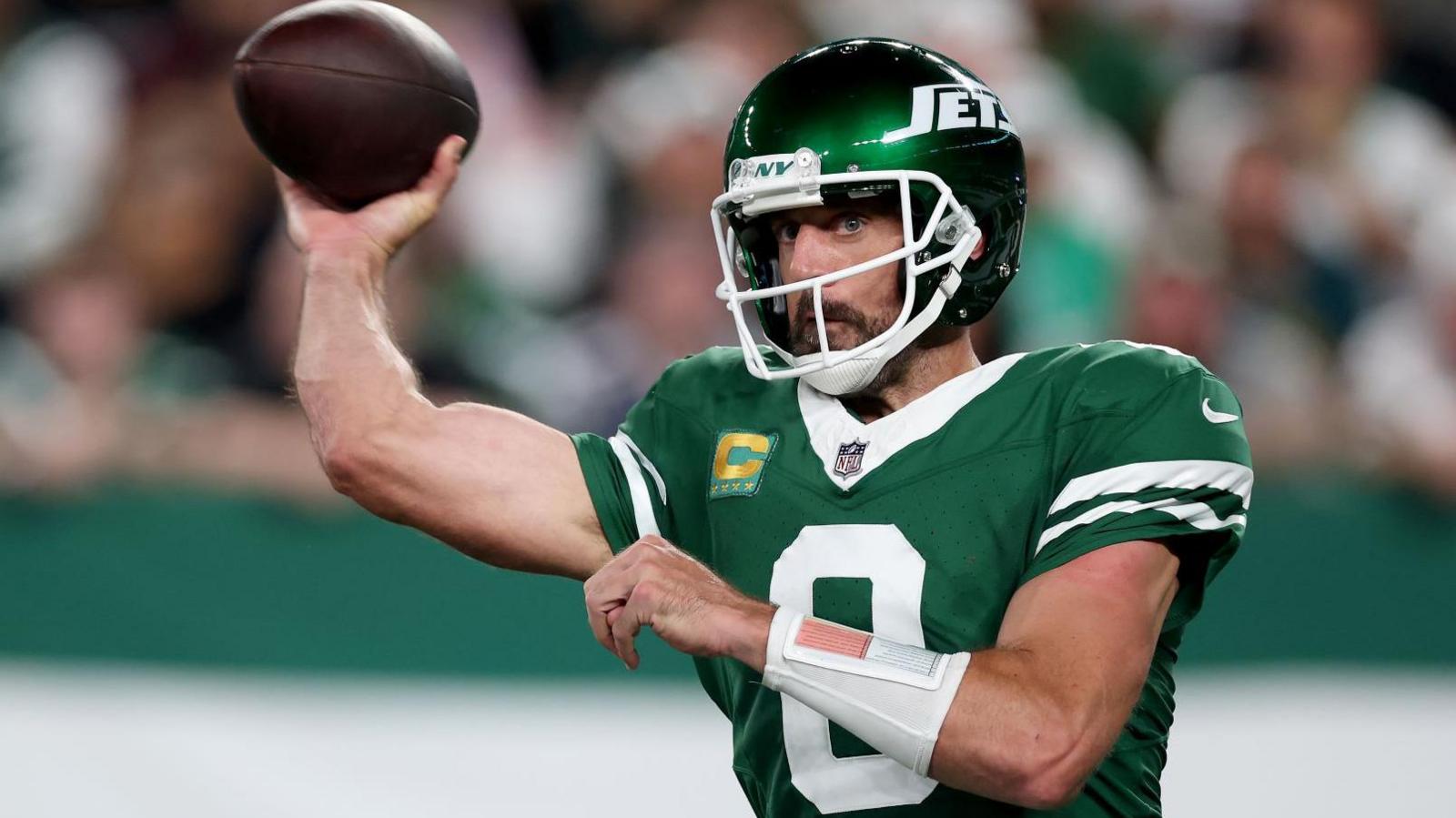 NFL: Aaron Rodgers helps New York Jets beat New England Patriots - BBC Sport