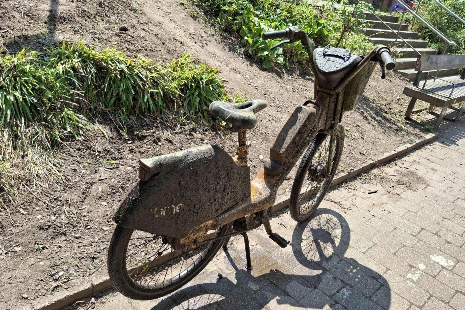 A dirty Lime bike after being pulled out of the Nottingham and Beeston Canal
