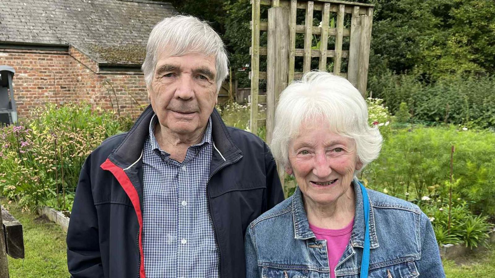 John a Kathleen Griffiths yn Erddig