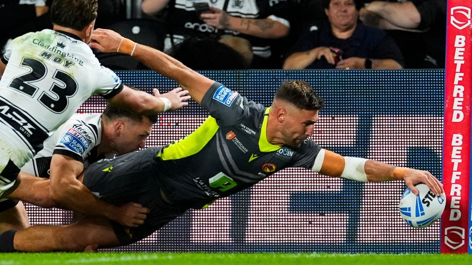 Catalans Dragons winger Tommy Makinson scores a try