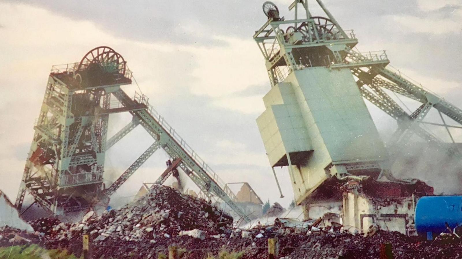 Bilsthorpe Pit being demolished