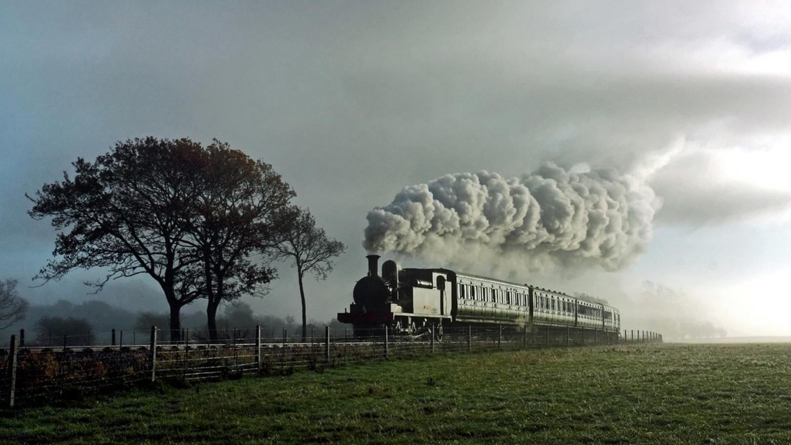 No. W24 'Calbourne' locomotive PHOTO: Gordon Edgar