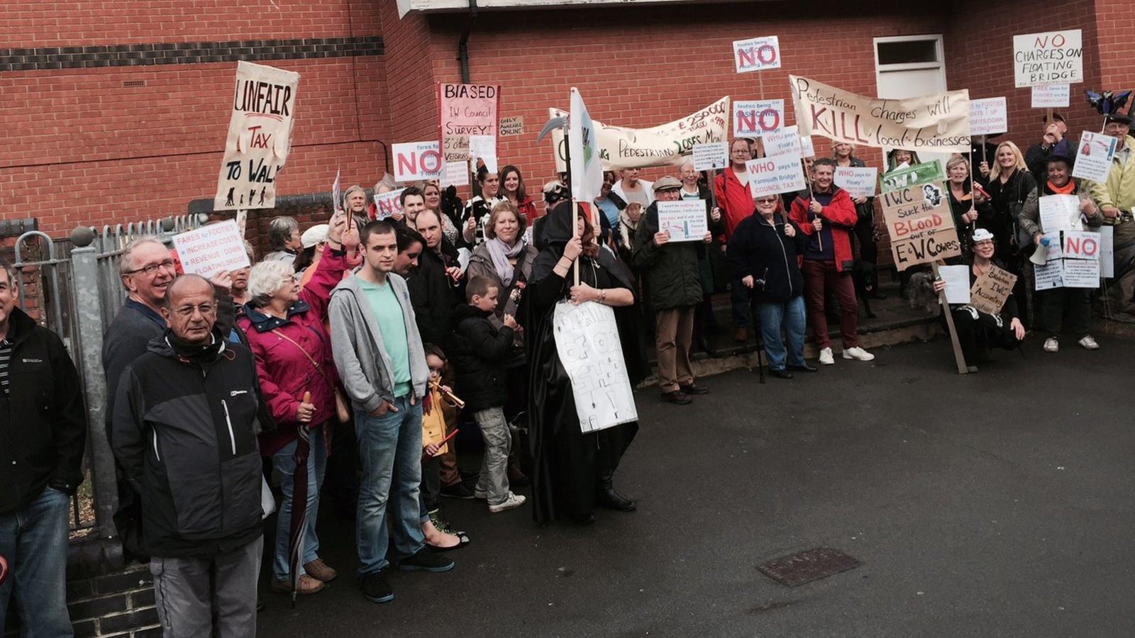 Chain ferry protest in Cowes