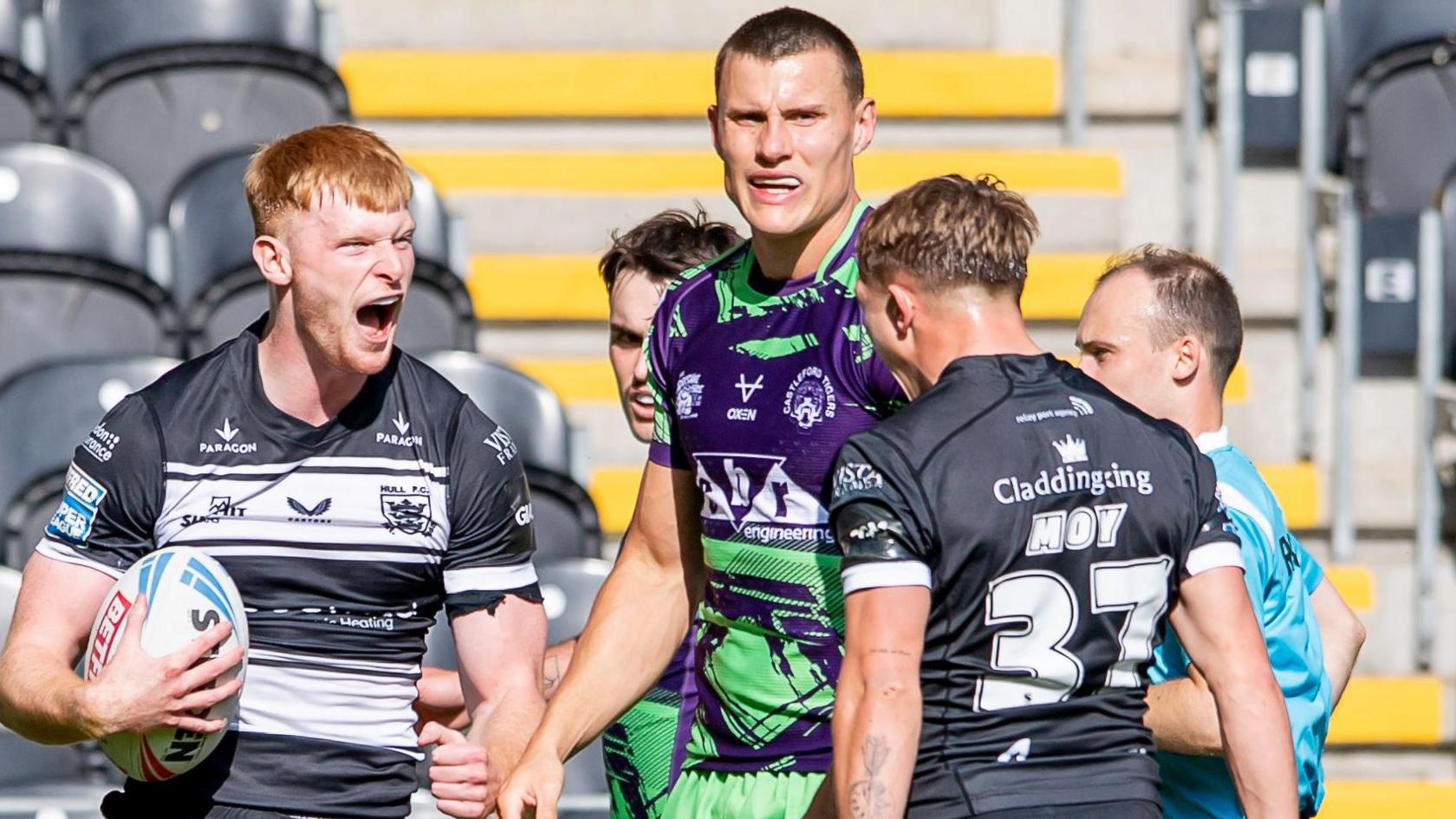 Hull FC celebrate against Castleford