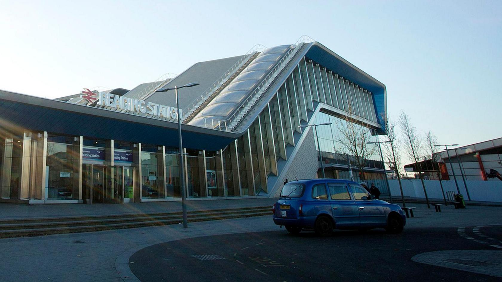 The north entrance and exit of Reading train station