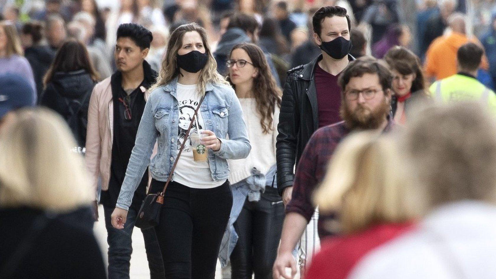 Shoppers in Edinburgh