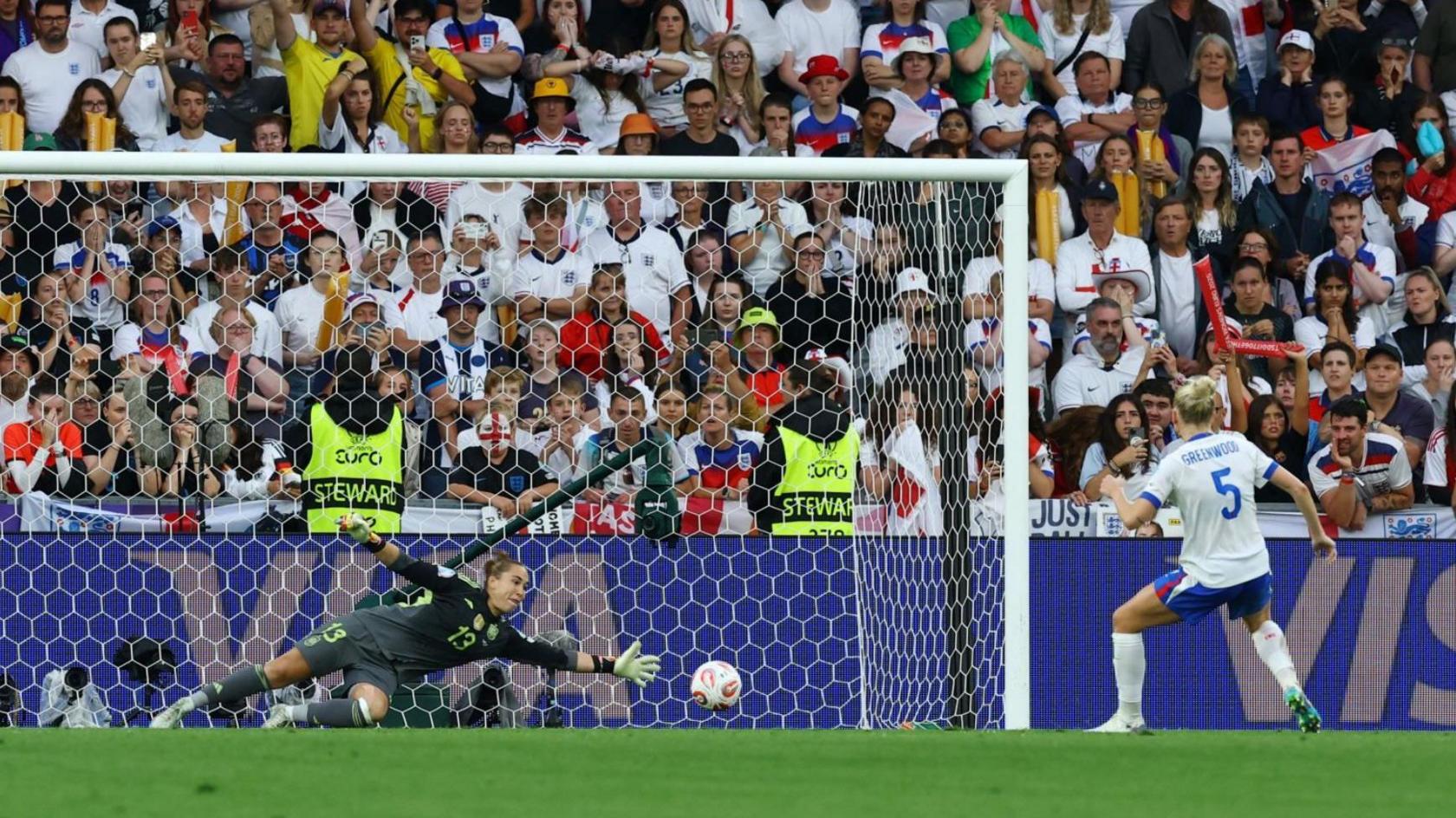 Alex Greenwood scoring in the penalty shootout