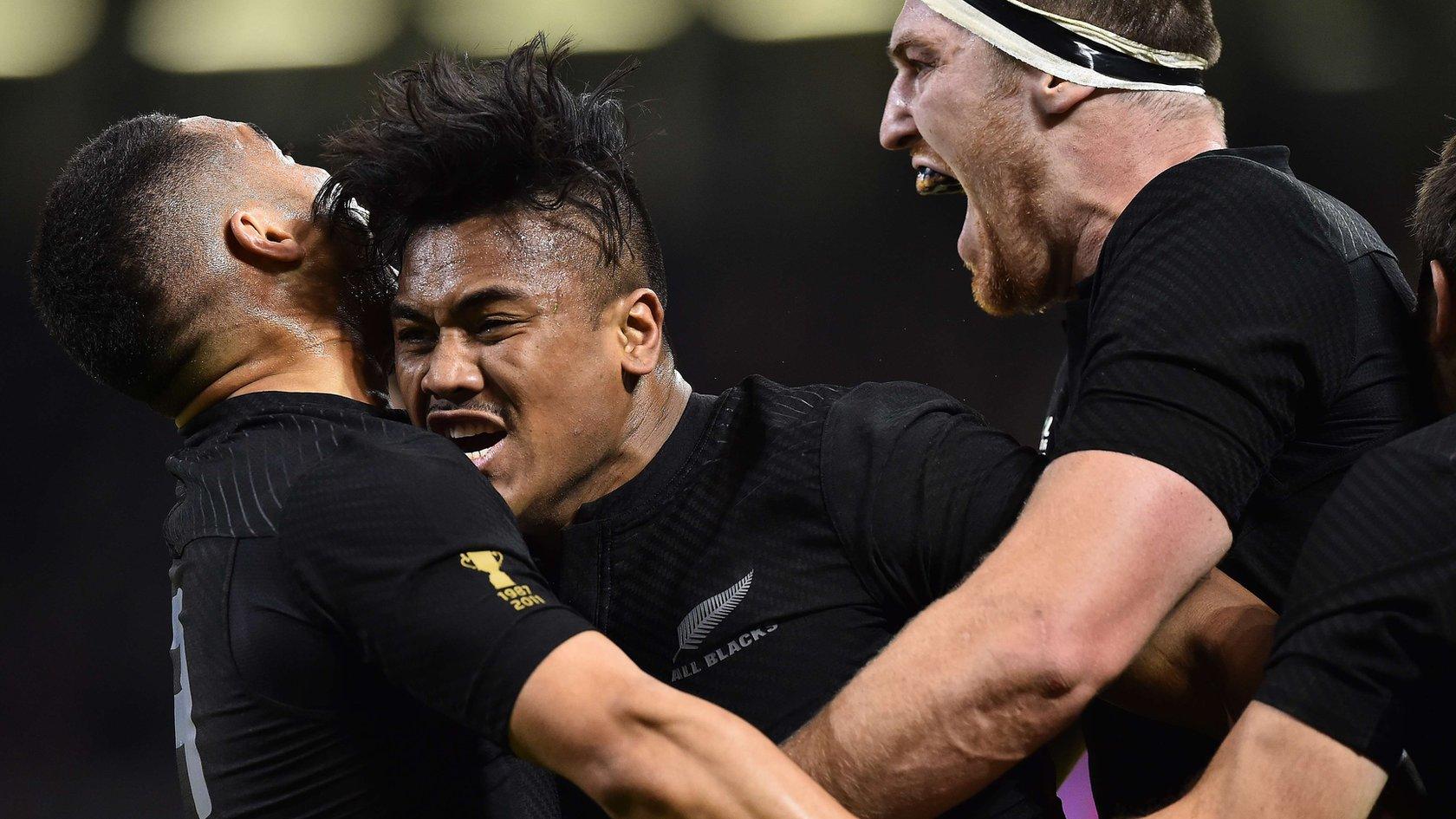 Julian Savea