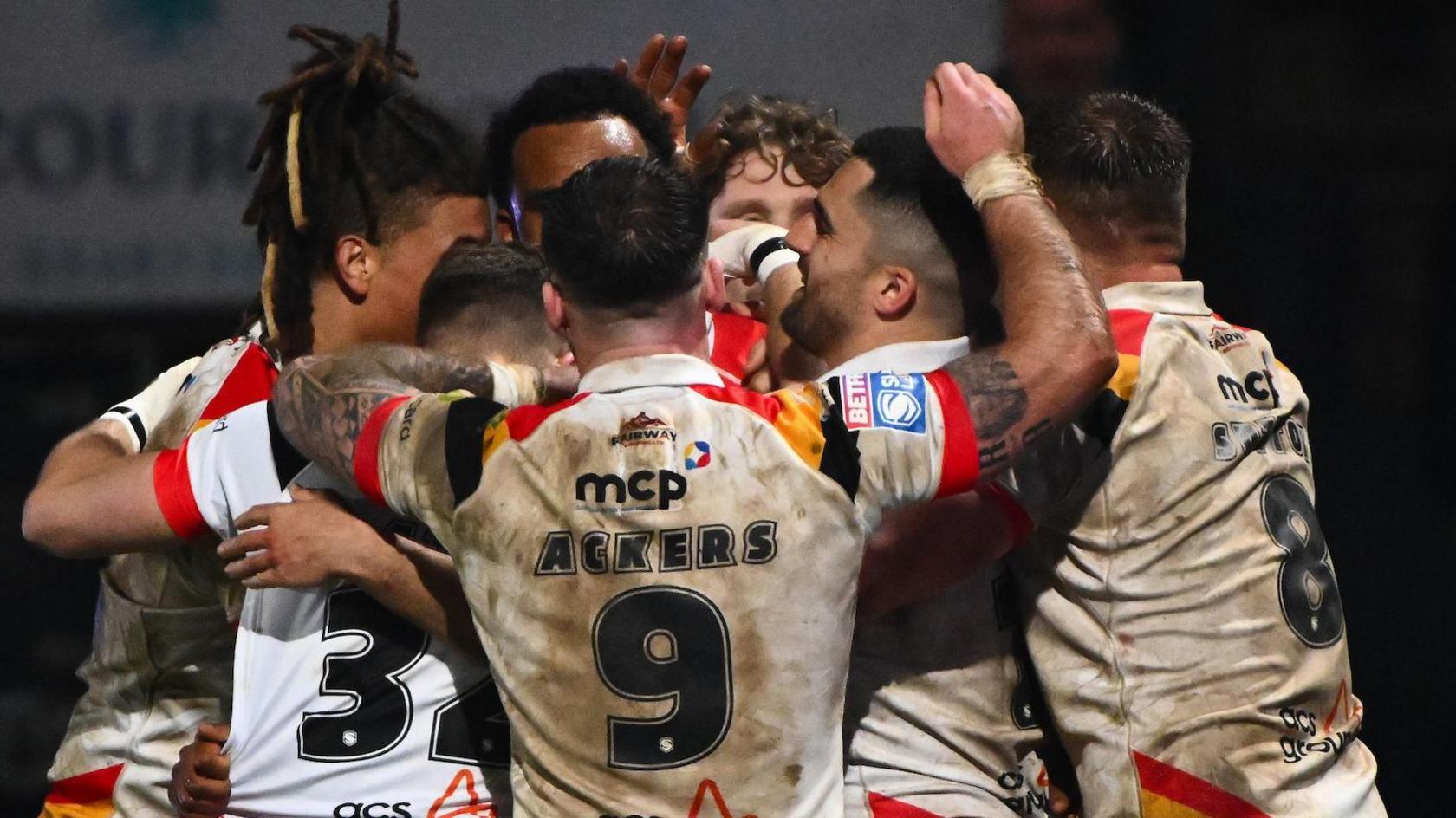 Bradford Bulls celebrate against Huddersfield Giants