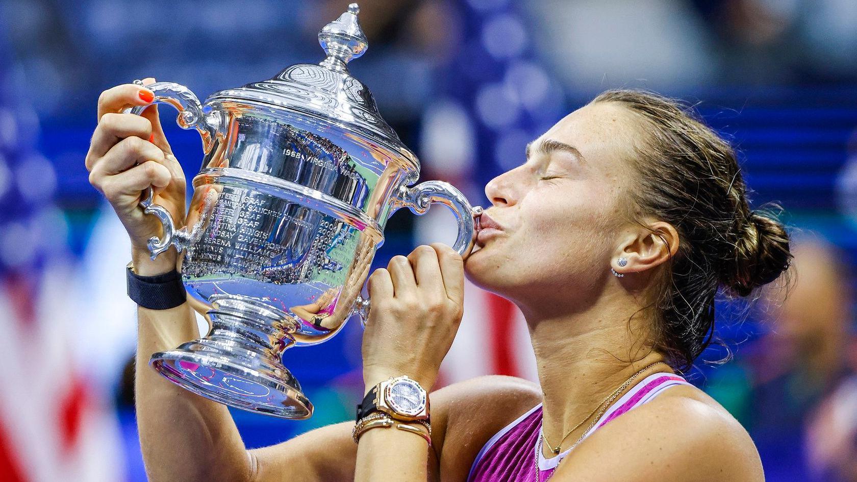 Aryna Sabalenka kisses the trophy after winning the US Open in 2024