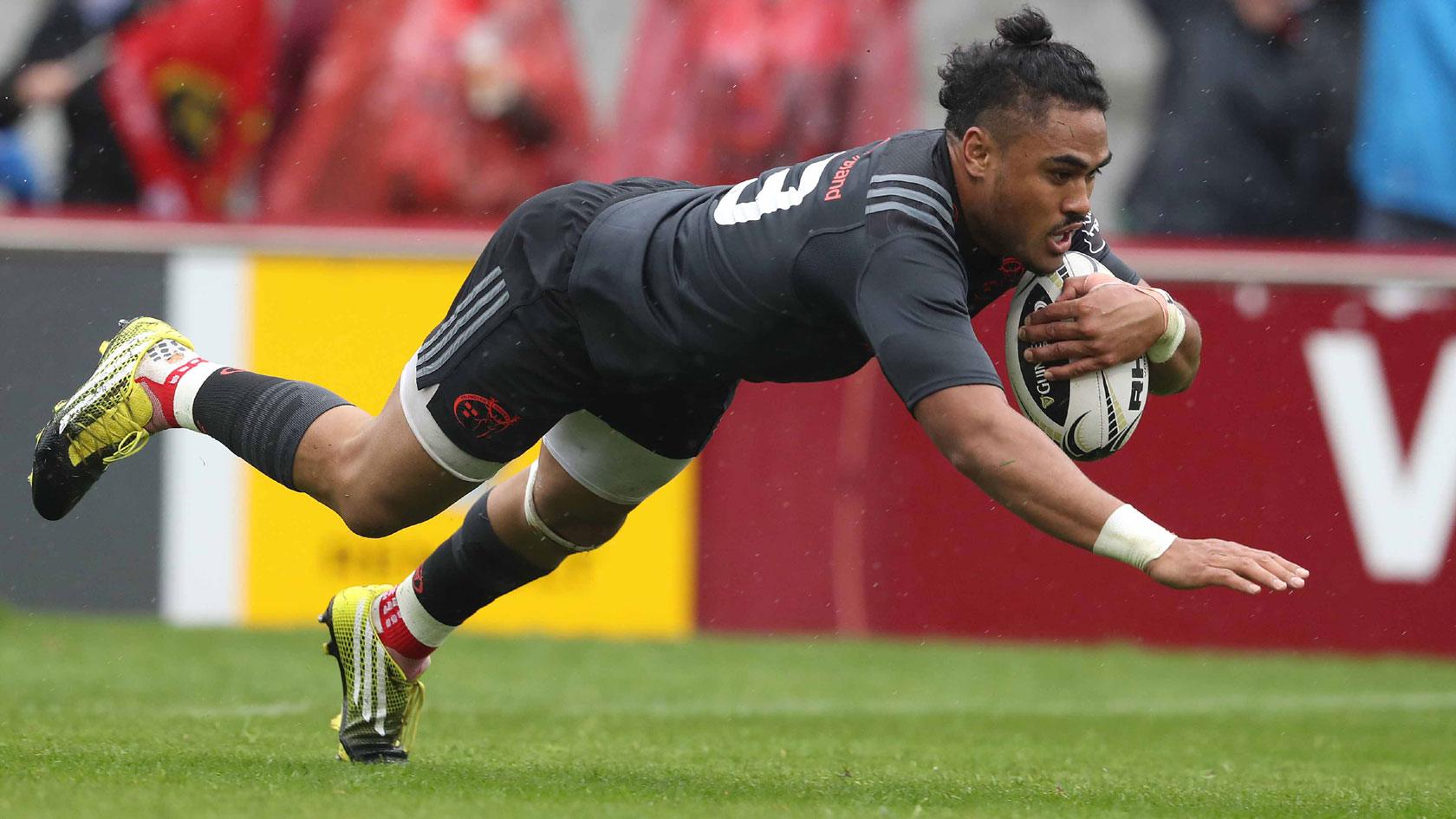 Francis Saili scores for Munster