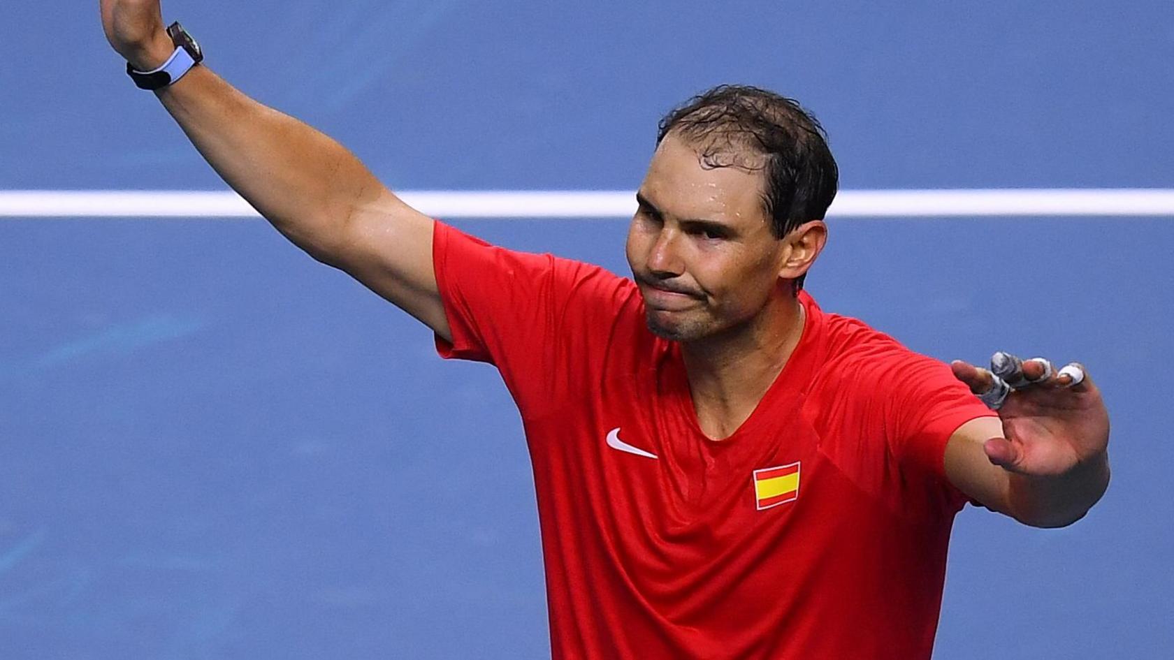 Rafael Nadal waves to the Davis Cup crowd in Malaga