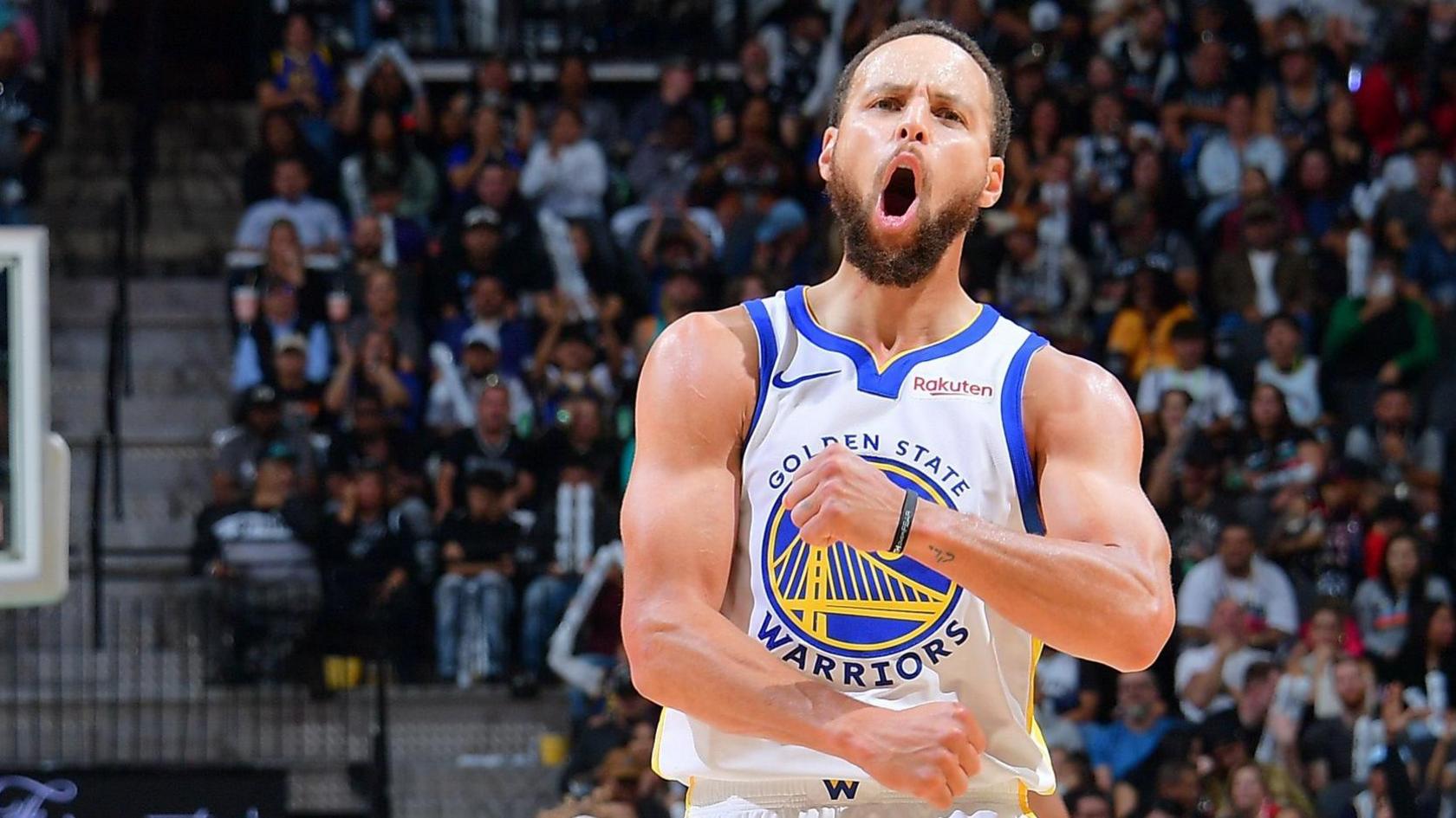 Stephen Curry celebrates