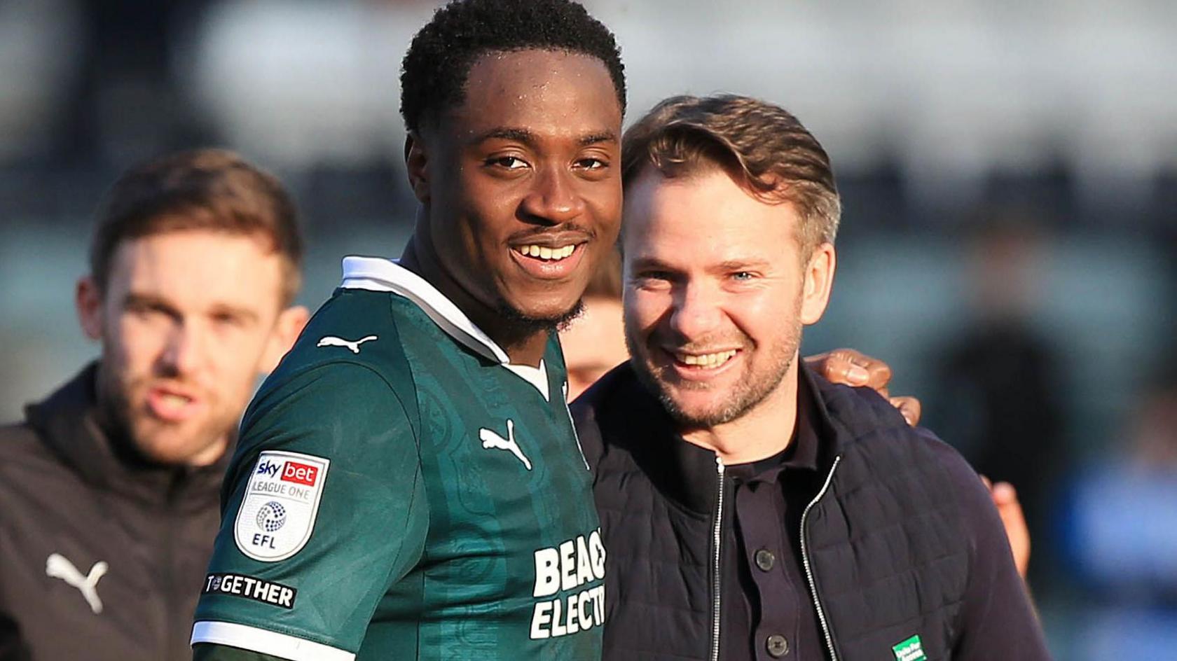 Owen Oseni and Tom Cleverley smile