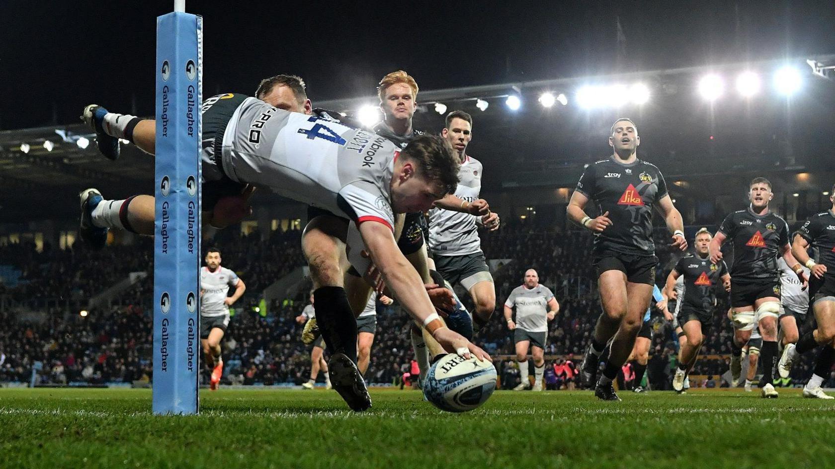 Tobias Elliott scores his fifth Premiership try of the season for Saracens