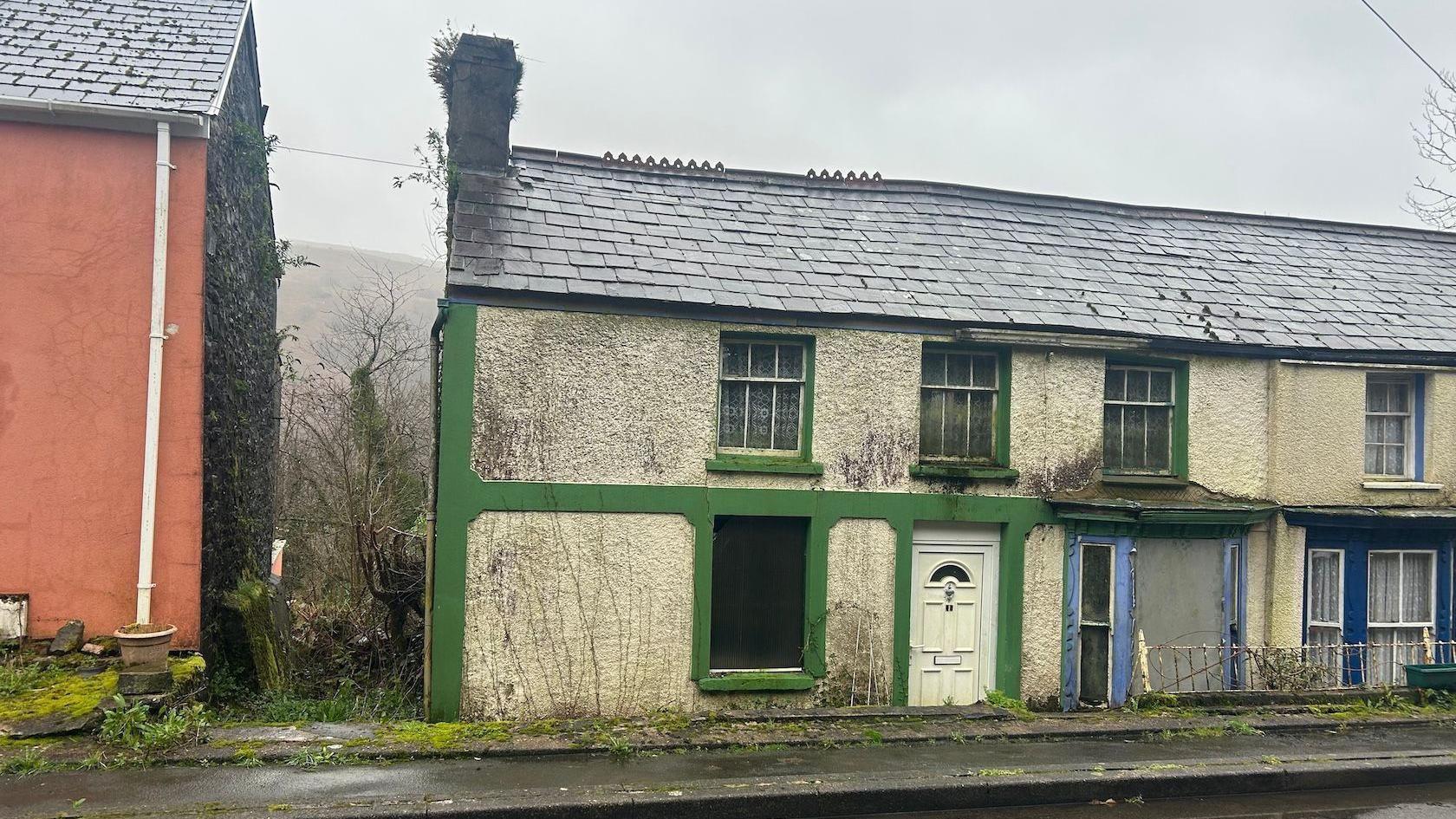 Adeilad hen siop Alfa