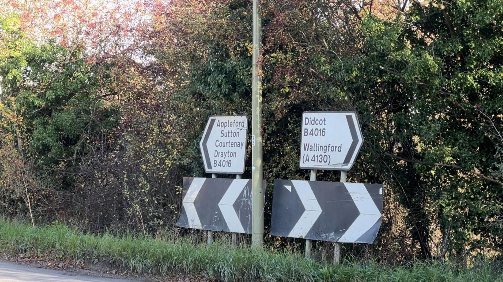 A T junction with road signs pointing in opposite directions, at the junction of the A4130, Ladygrove and Abingdon Road in Didcot. It is the point that a planned northern perimeter road will be built from.