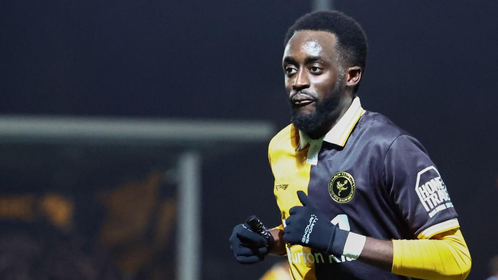 Fabio Tavares in action for Burton Albion