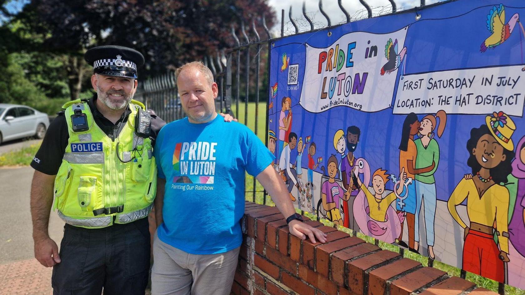 Scott Griffwood and Sgt Bill Boyd next to a banner