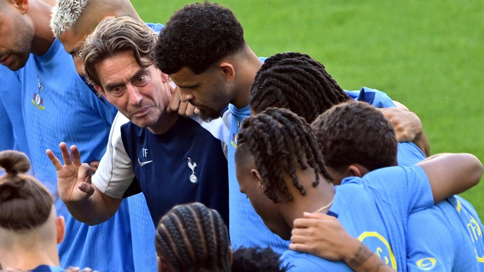Thomas Frank speaks to his Tottenham players during a training session