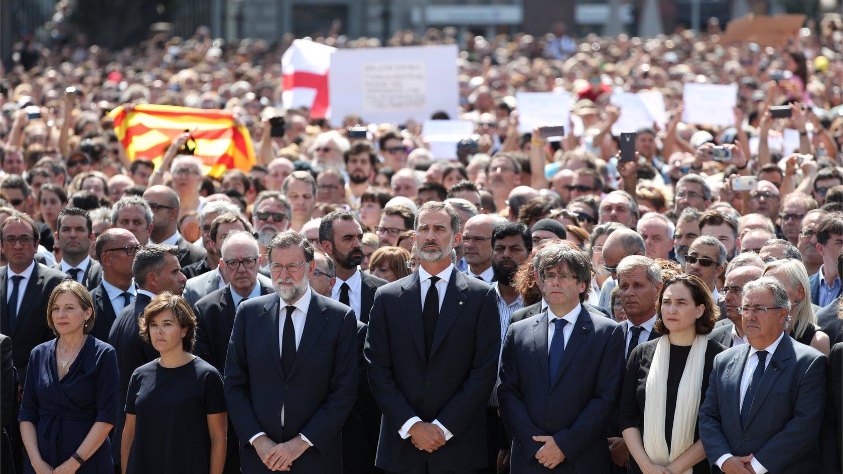 Spanish king leads a minute's silence