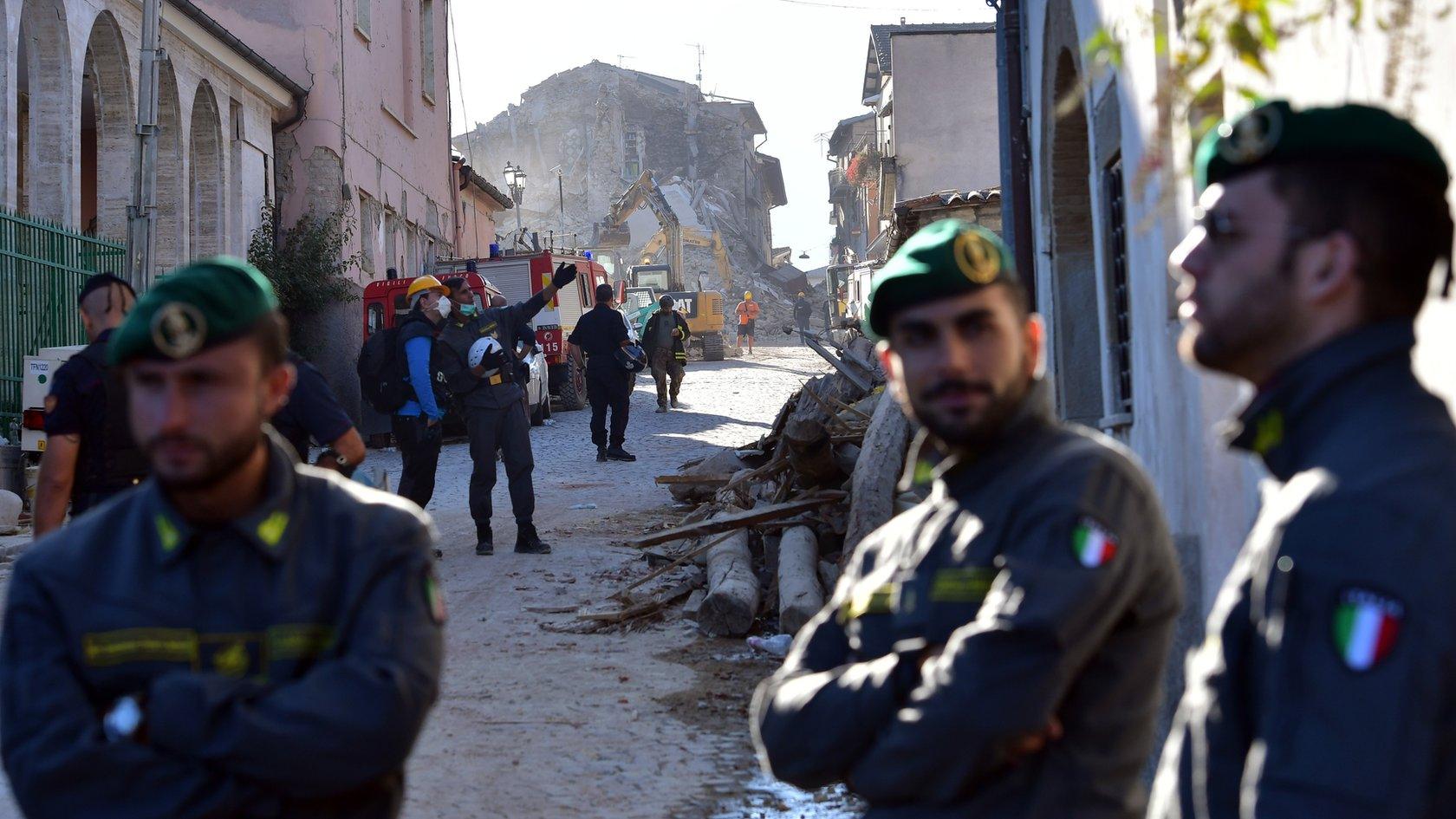 Members of the emergency services search for survivors of an earthquake in Amatrice, Italy (25 August 2016)