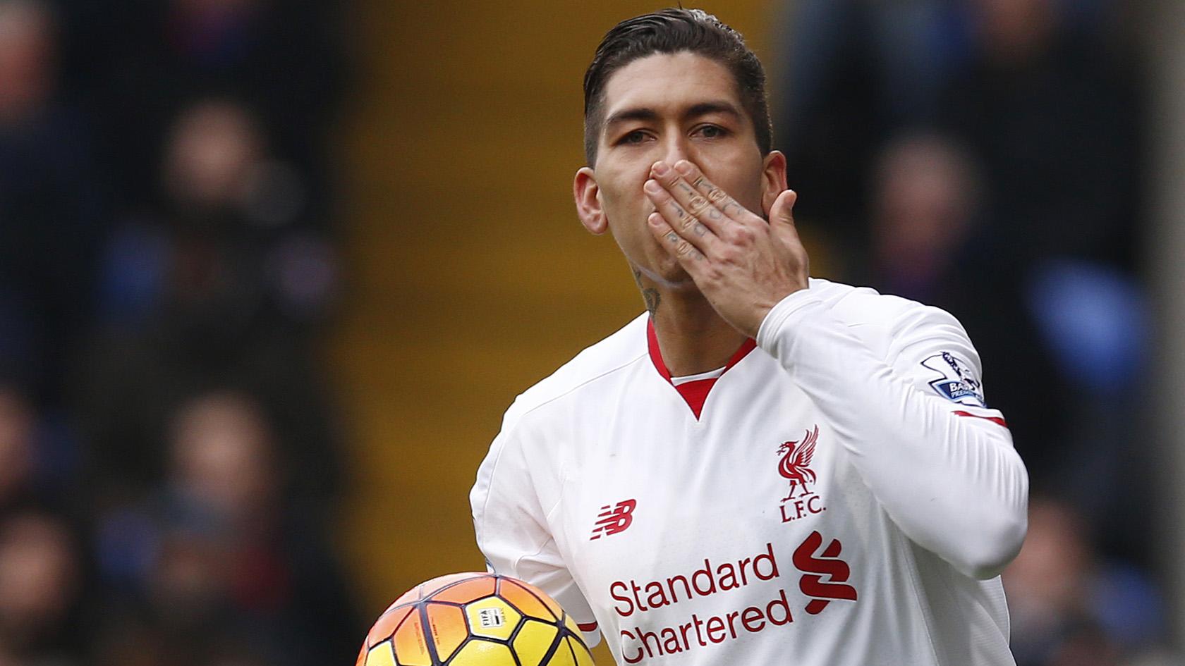 Roberto Firmino celebrates his goal