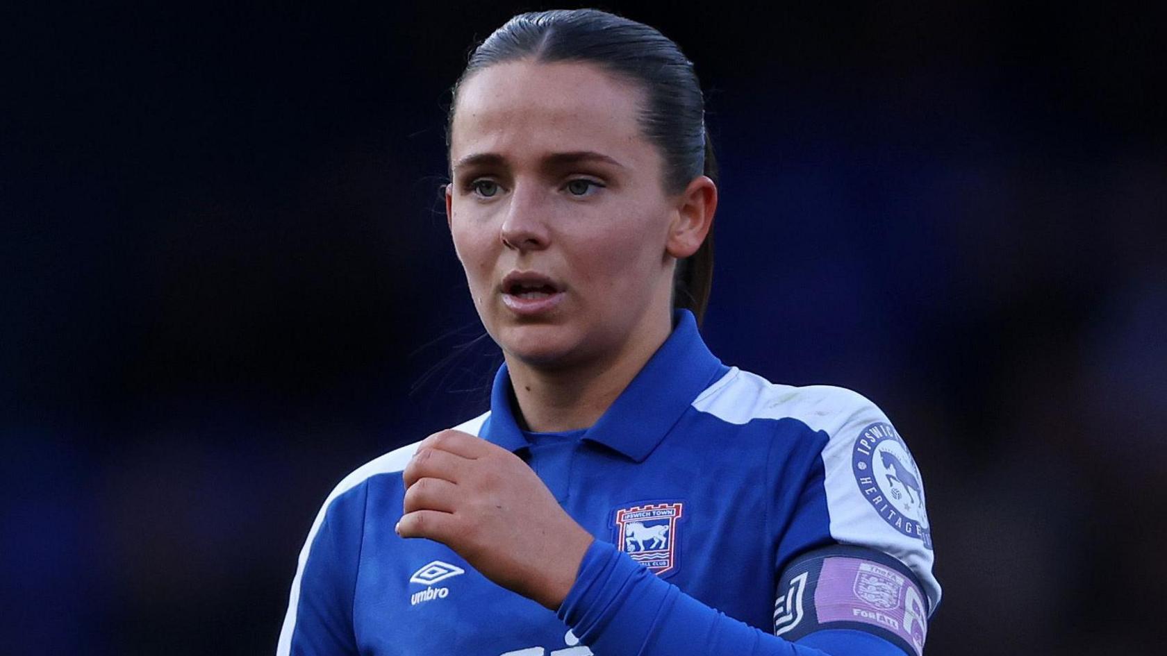 Maria Boswell playing for Ipswich Women