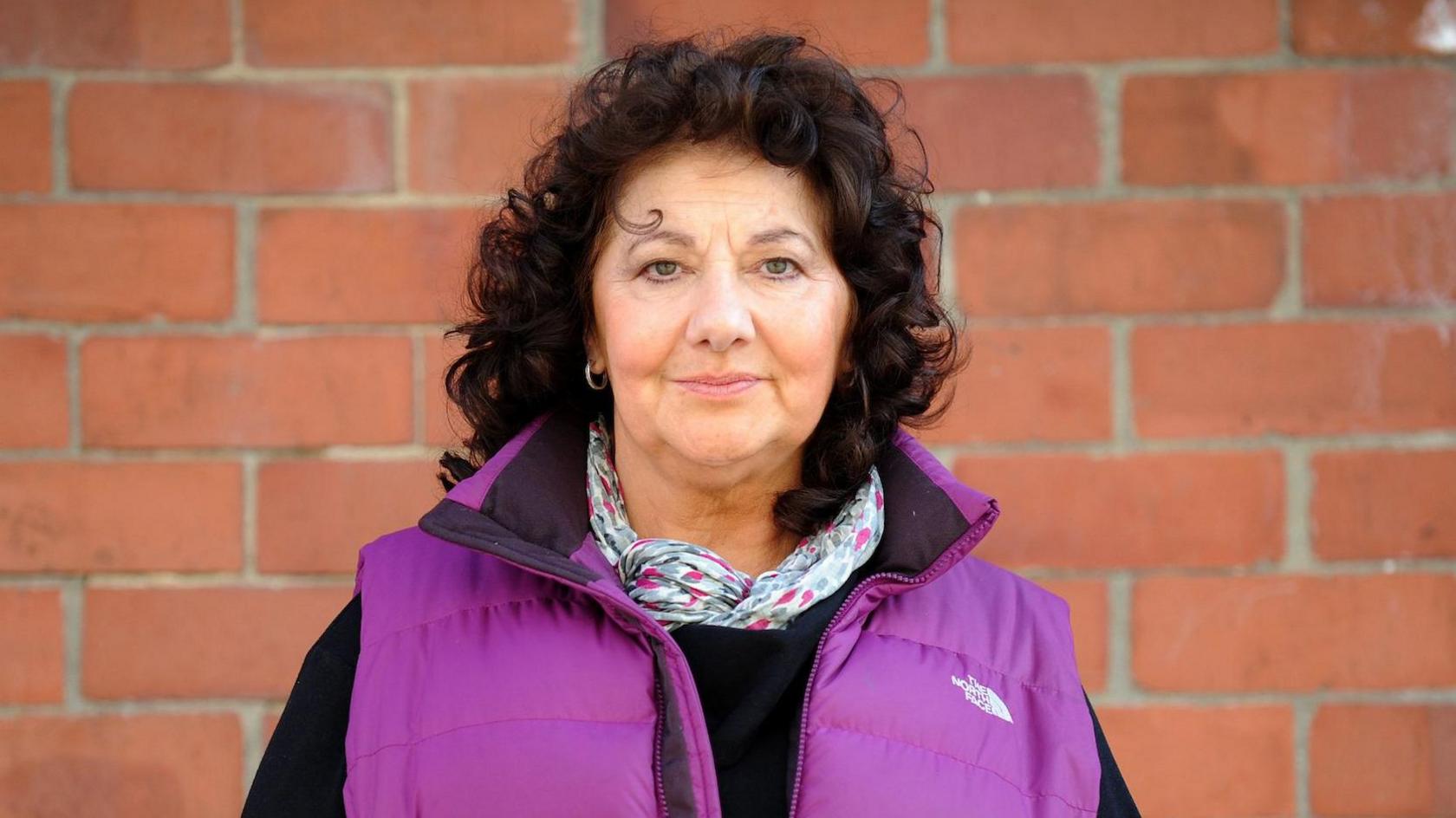Roedd Caroline Jones yn un o saith gwleidydd UKIP a gafodd eu hethol i'r Senedd (y Cynulliad ar y pryd) yn 2016
