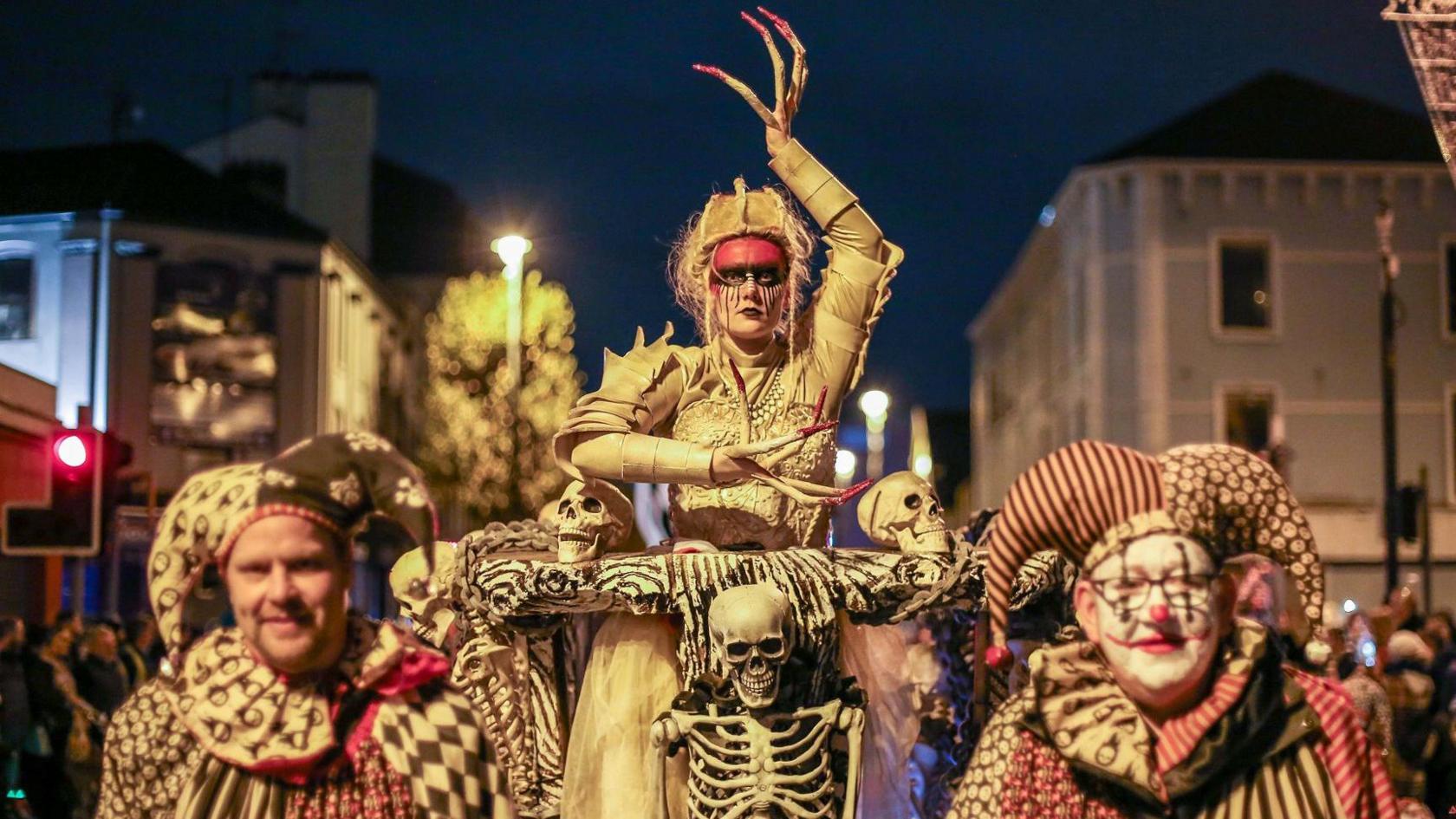 Street performers in Derry at Halloween
