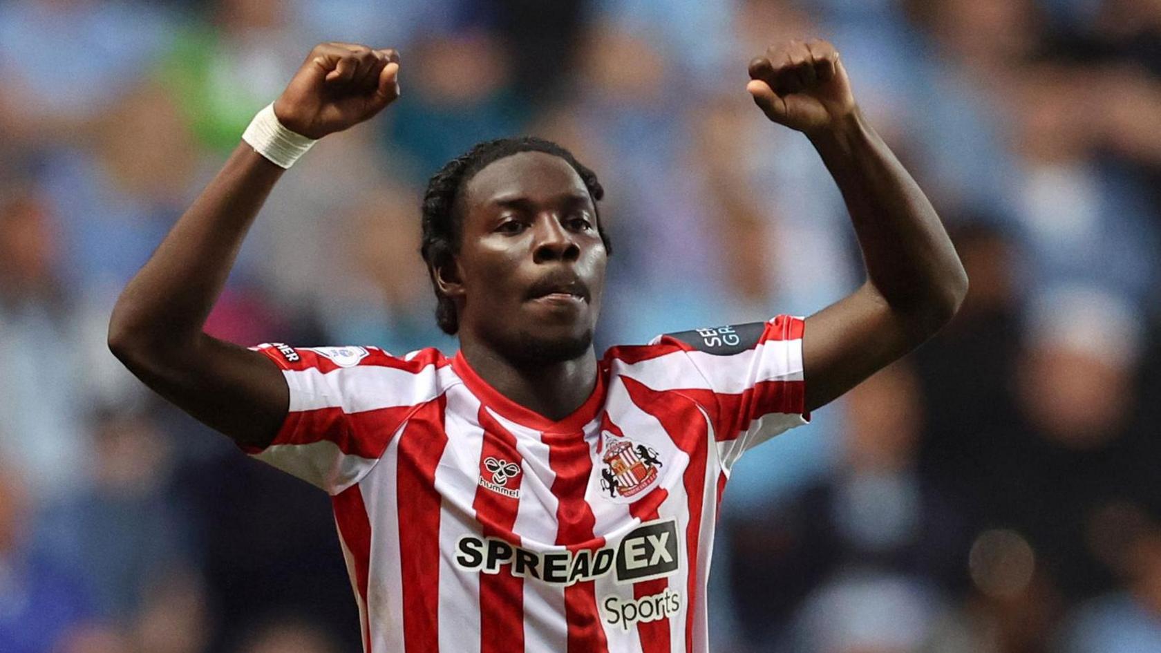 Eliezer Mayenda with arms aloft after his Sunderland goal