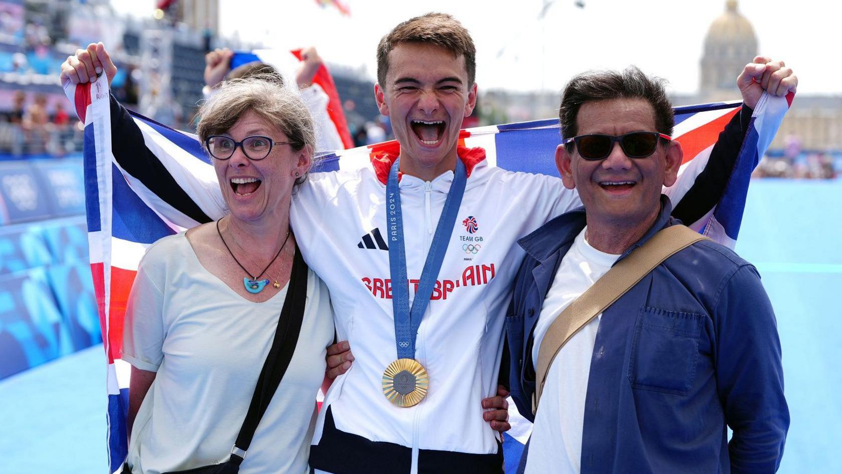 Alex Yee celebrates his Olympic gold alongside his parents in Paris
