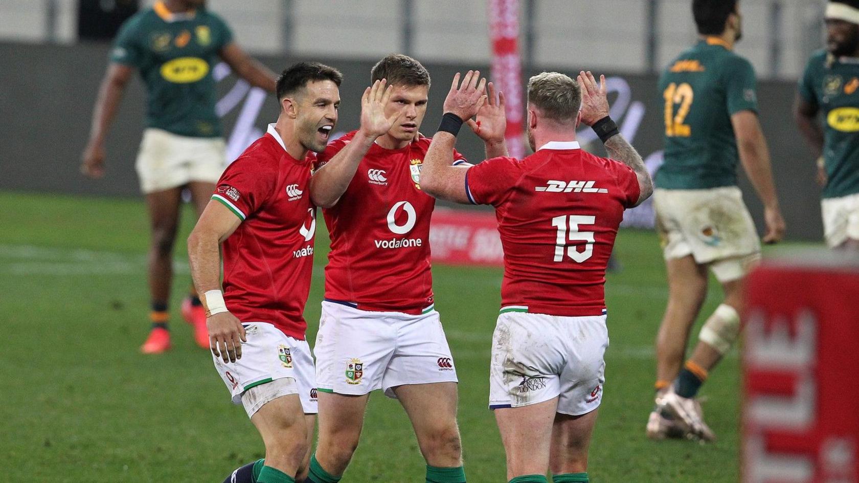 Owen Farrell with Conor Murray and Stuart Hogg