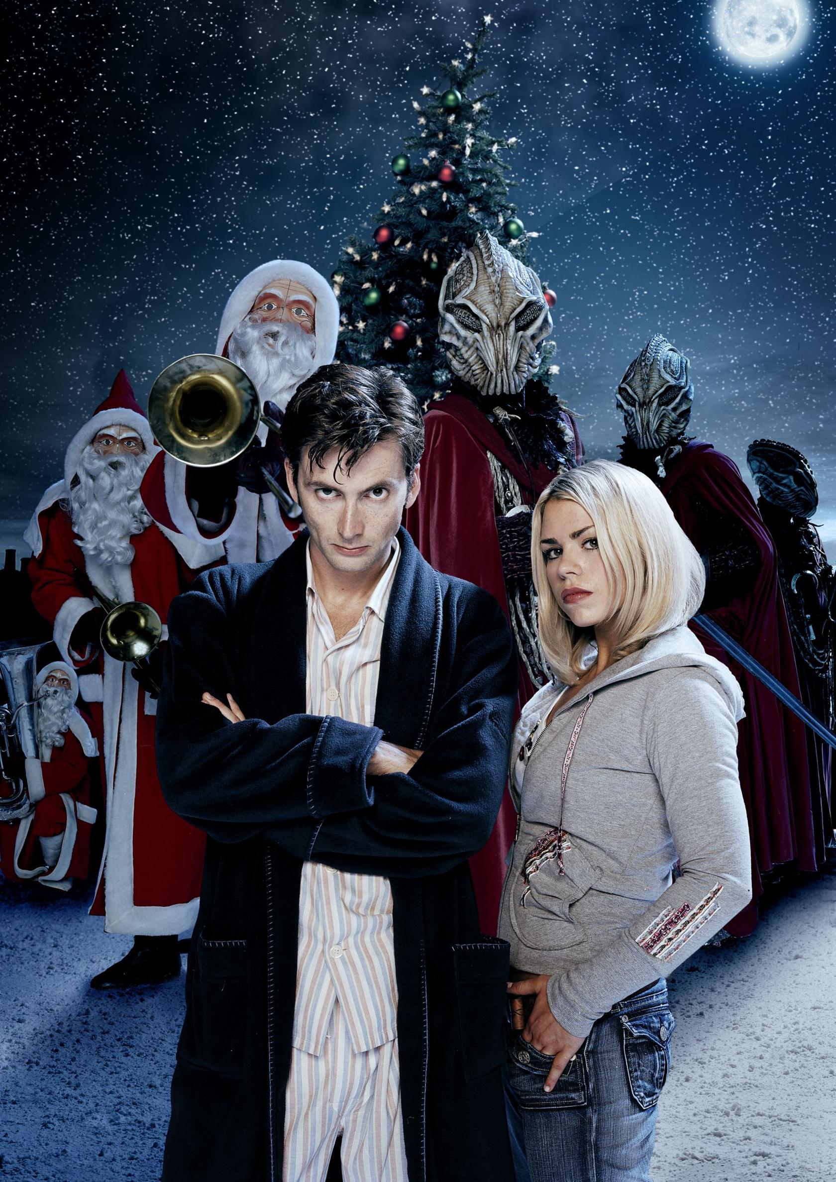 David Tennant (The Doctor) and Billie Piper (Rose) with Santas and Sycorax in The Christmas Invasion (2005)