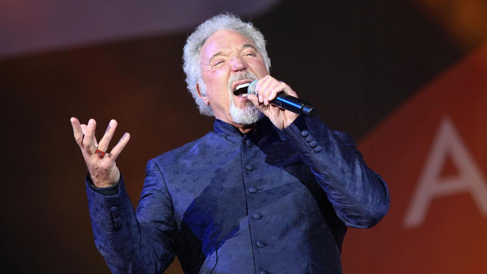 Tom Jones sings on stage