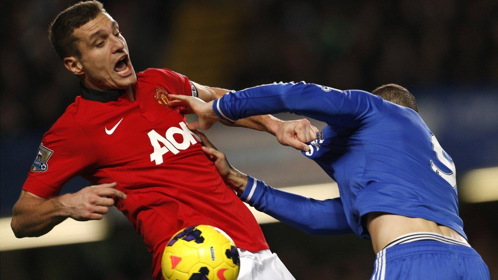 Manchester United's Serbian defender Nemanja Vidic (l) clashes with Chelsea's Fernando Torres