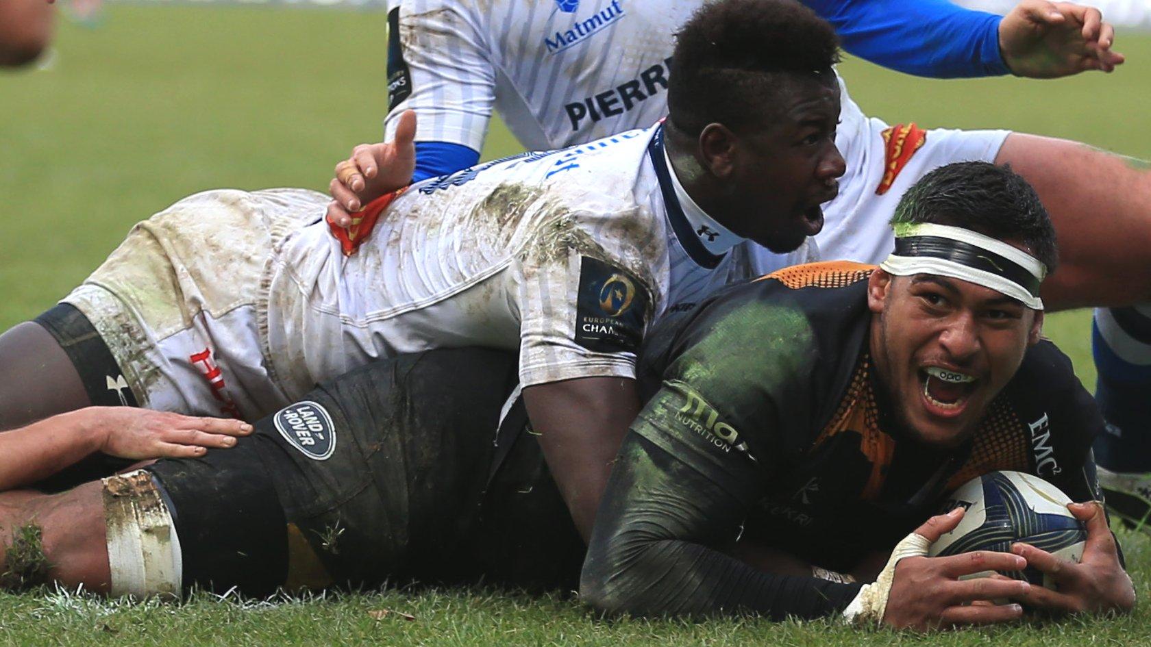 Nathan Hughes scores for Wasps despite the attentions of Castres flanker Ibrahim Diarra