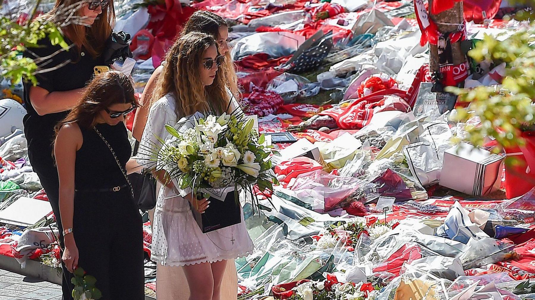 Rute Cardoso pays here respects to Jota at Anfield