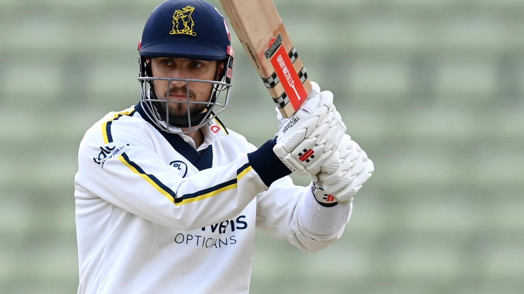 Ed Barnard batting for Warwickshire