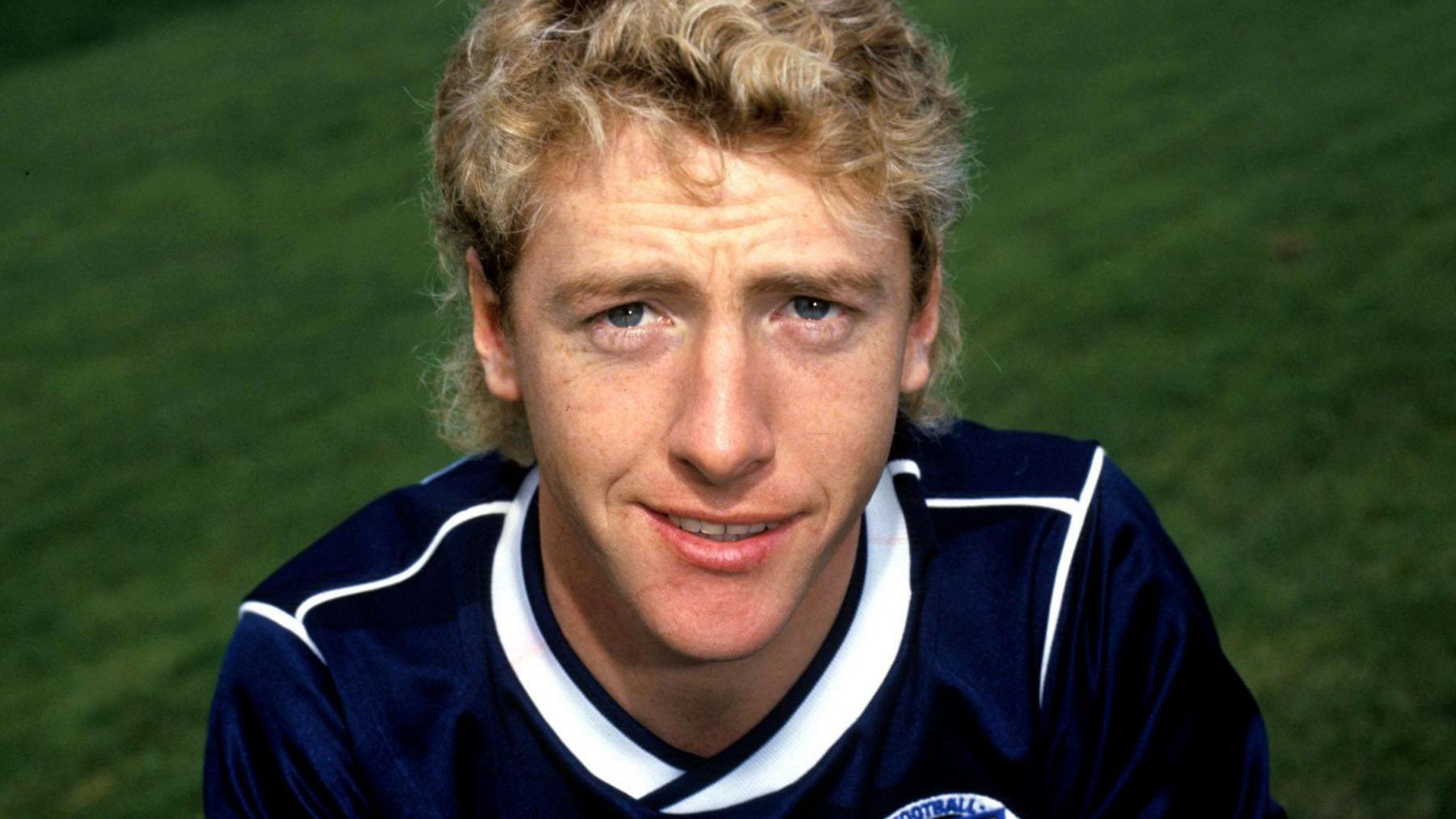 Frank McAvennie playing for Scotland