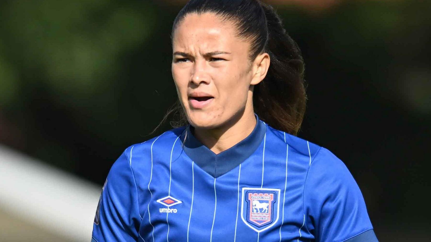 Natasha Thomas playing for Ipswich Town Women