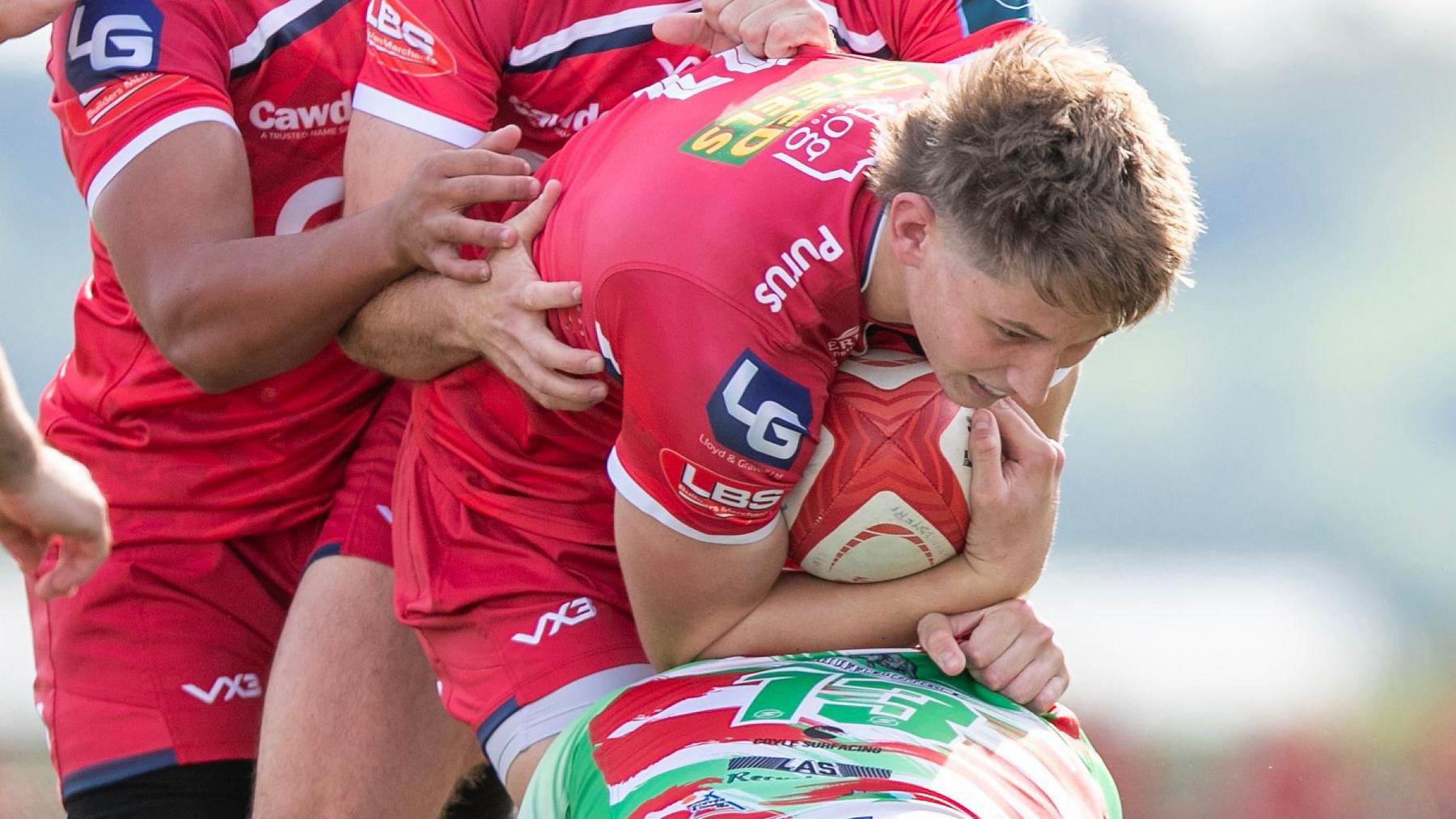 Ellis Mee in action for Scarlets